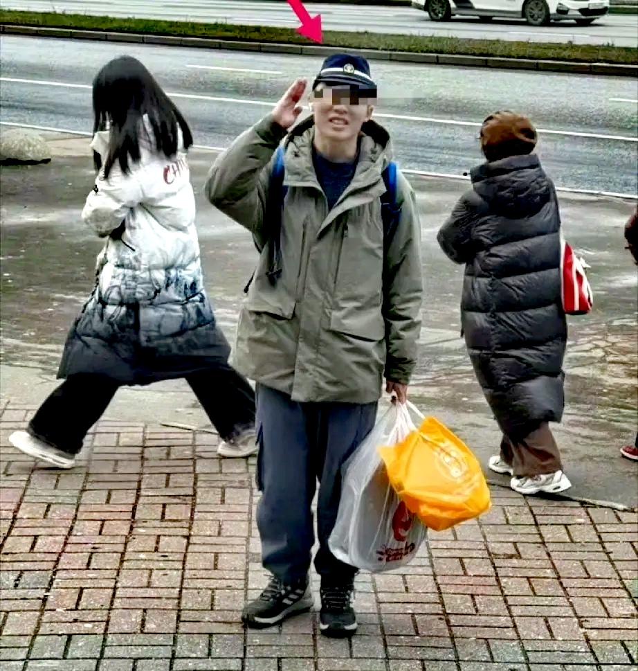 身披旭日旗的陈宇昕，后半生三条路全部被堵死
 
陈宇昕下半辈子有几条路可以走？