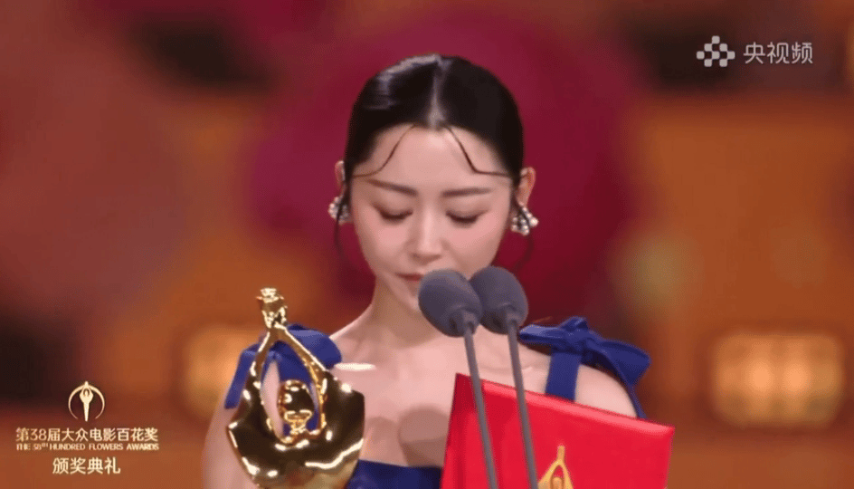 卫诗雅 凭借《破·地狱》获得第38届大众电影百花奖最佳女主角。🏆 卫诗雅百花奖