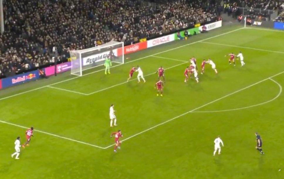 这一球给富勒姆的空间 