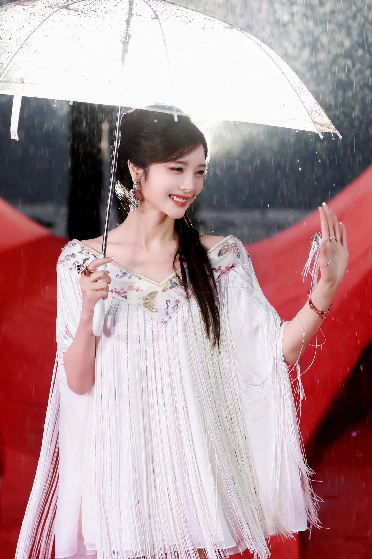 就当作淋一场雨☔️。湿了眼睛 看谁都像你 小小妮