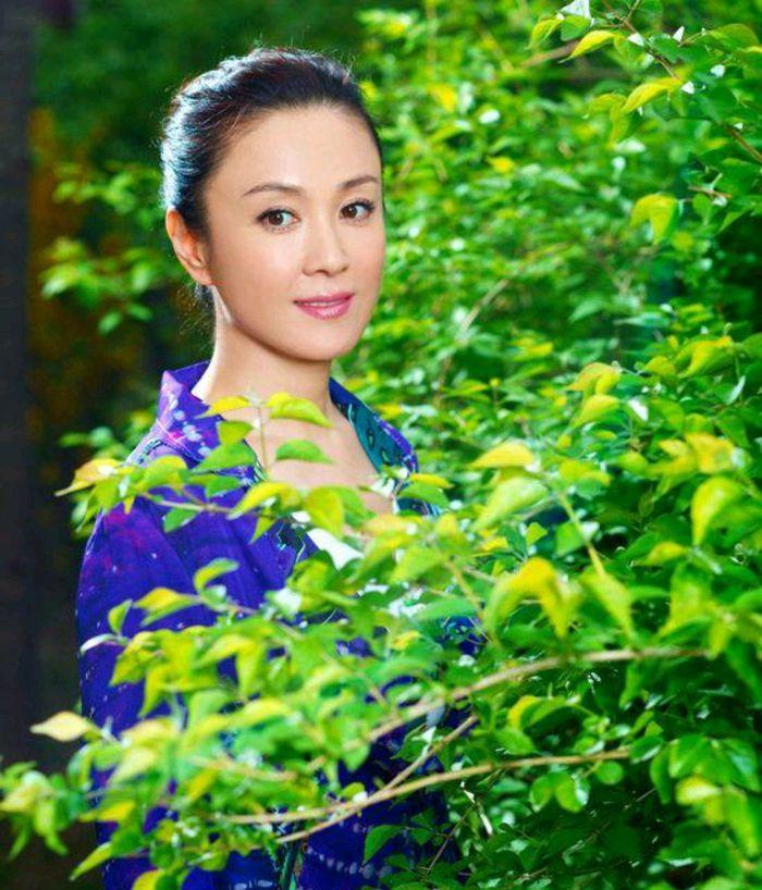 “苏妲己”滤镜碎一地后，傅艺伟的人生像被按了加速键：生意赔光、两段婚姻归零，连独