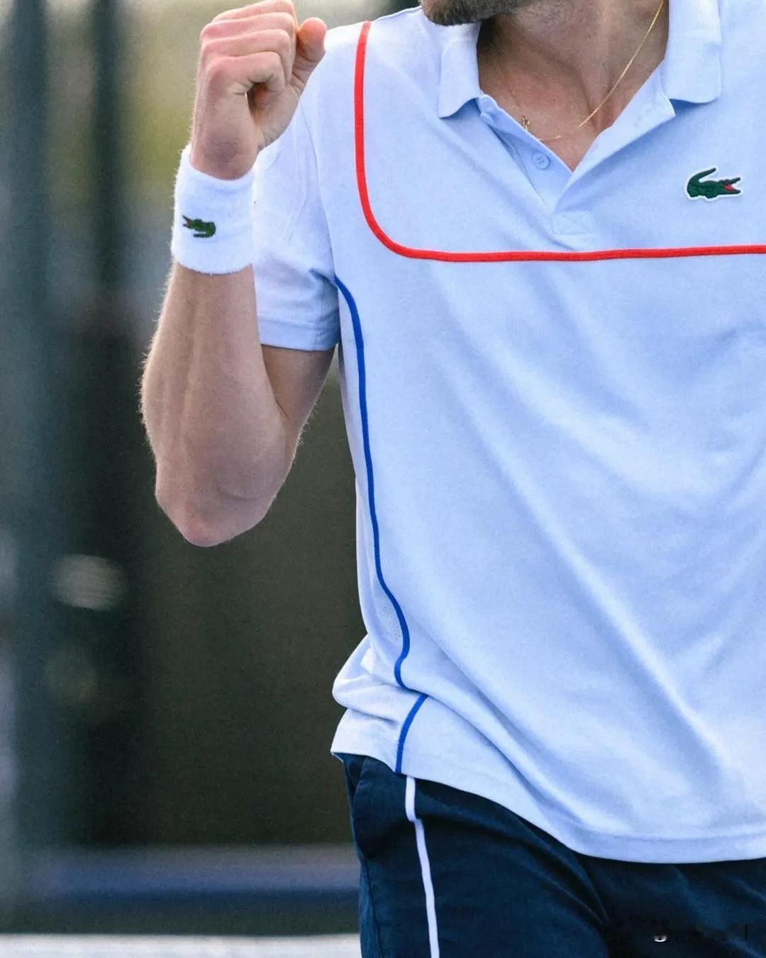 ATP真会玩，搞了一个无头猜身份活动，为鳄鱼🐊品牌做推广。猜猜每张照片背后的球