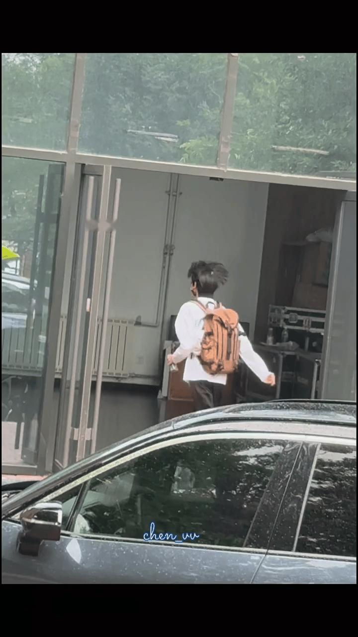 突围你博又要来蹦蹦跳跳的上你啦 