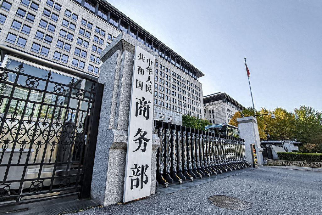 干得漂亮。
昨晚翻出口管制清单，第一眼就笑了。日本防卫研究所、陆上装备研究所、舰