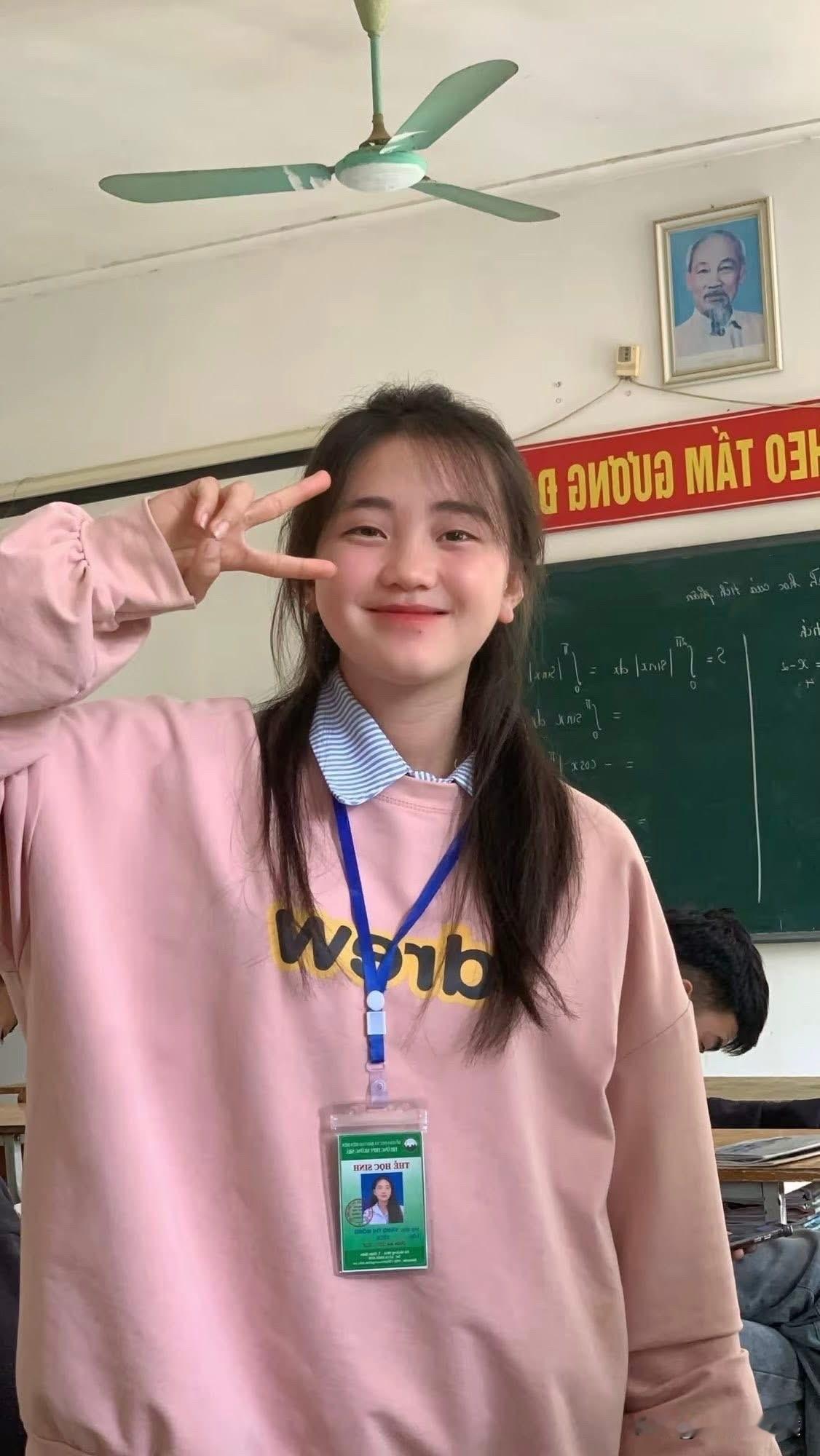 没有姑娘能永远十八岁
但永远会有十八岁的姑娘
我发觉 00 后越南女友变了
她不