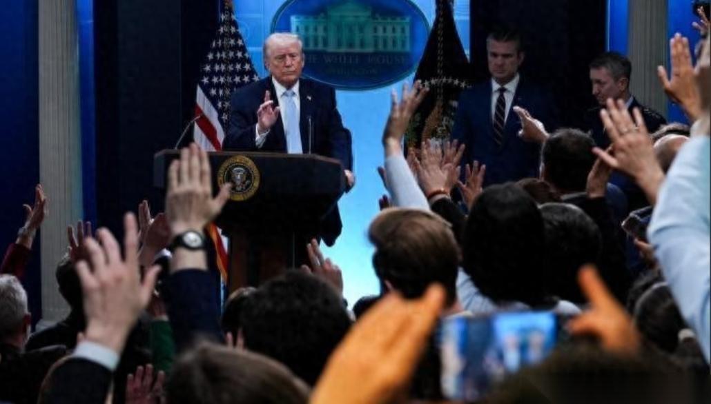 在宣布与伊朗停战的同时，特朗普也准备为美国卷入这场战争找背锅侠了。现在这出“甩锅