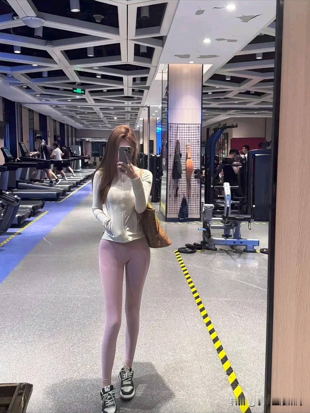 生活没有暂停键，但照片有[来看我]
这个年纪，不能浪费时间和自己