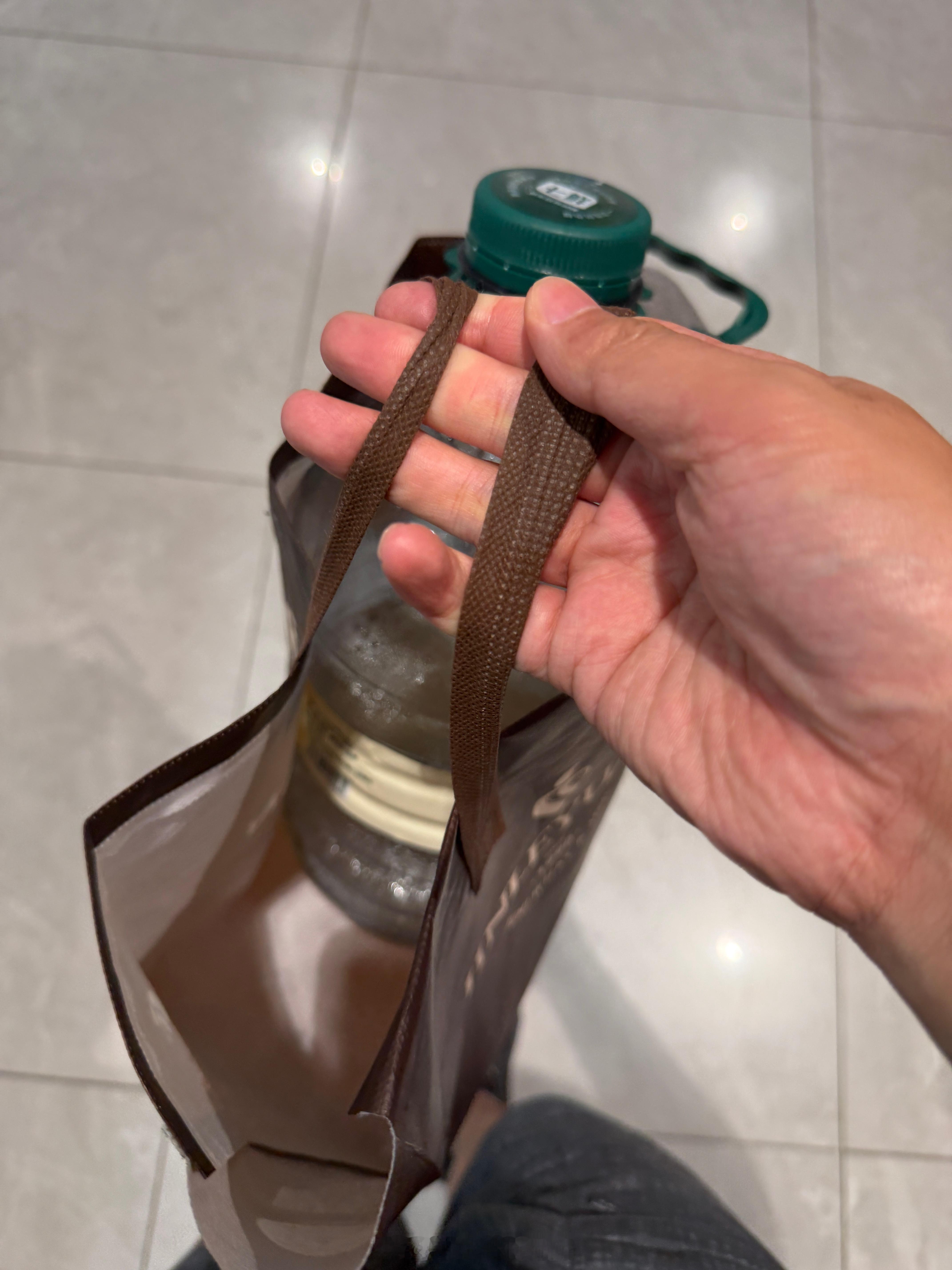 经历了疯狂的十分钟，刚要小便，然后找厕所，这期间就大号也来了，马上狂飙，幸亏有热