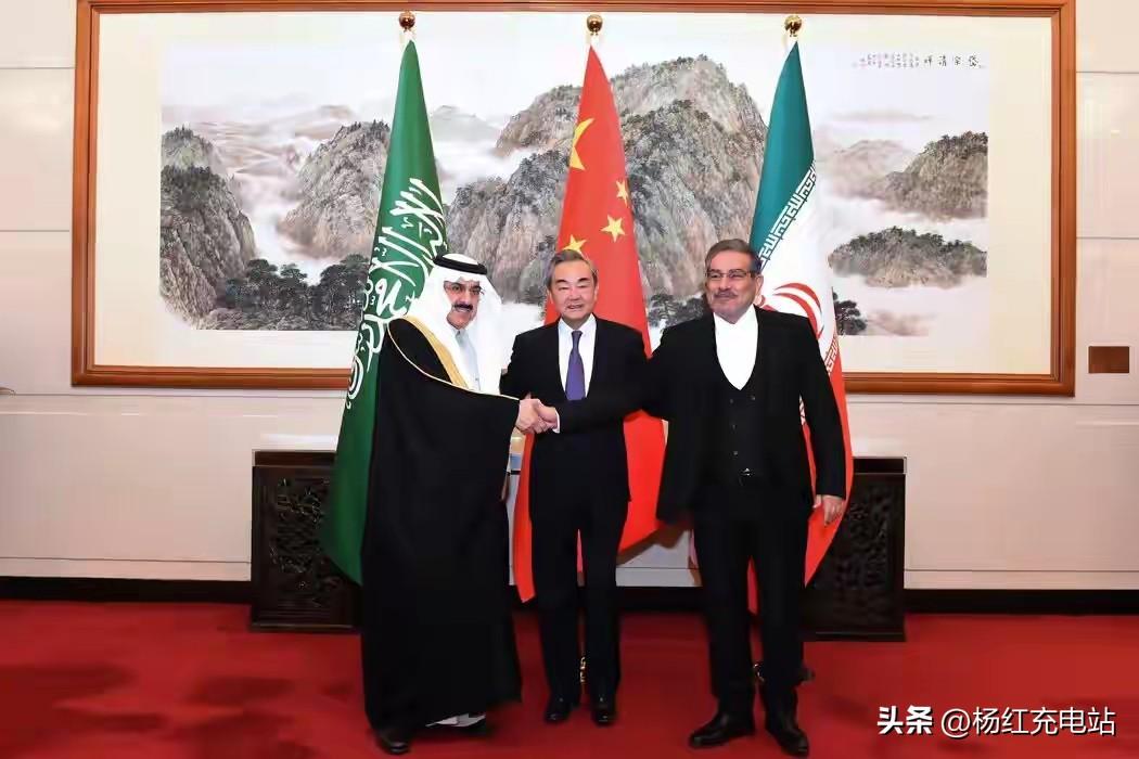 霍尔木兹海峡卡喉！沙特集体沉默，中国一句提醒戳中东痛点
 
3月11日，伊朗强硬