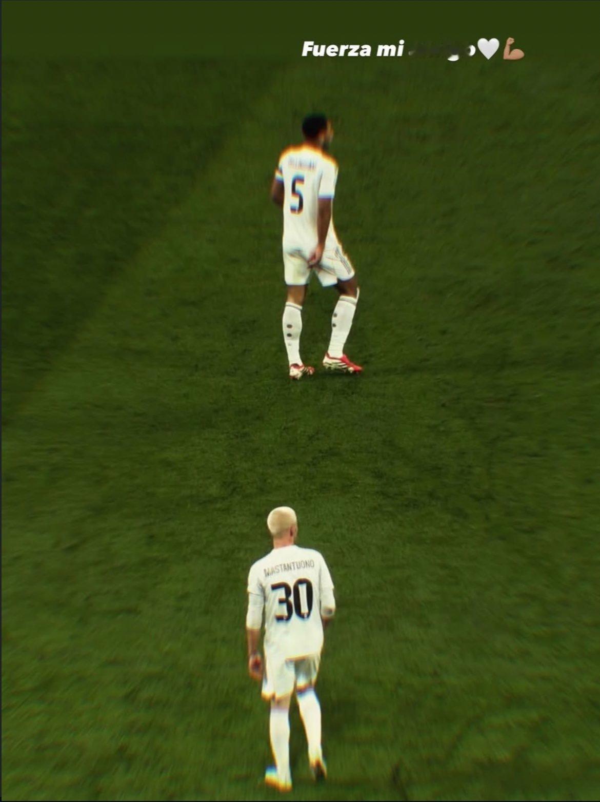 受伤那天马斯坦托诺发了一张快拍，随后秒删了内容是：加油，我的朋友🤍💪🏽皇马