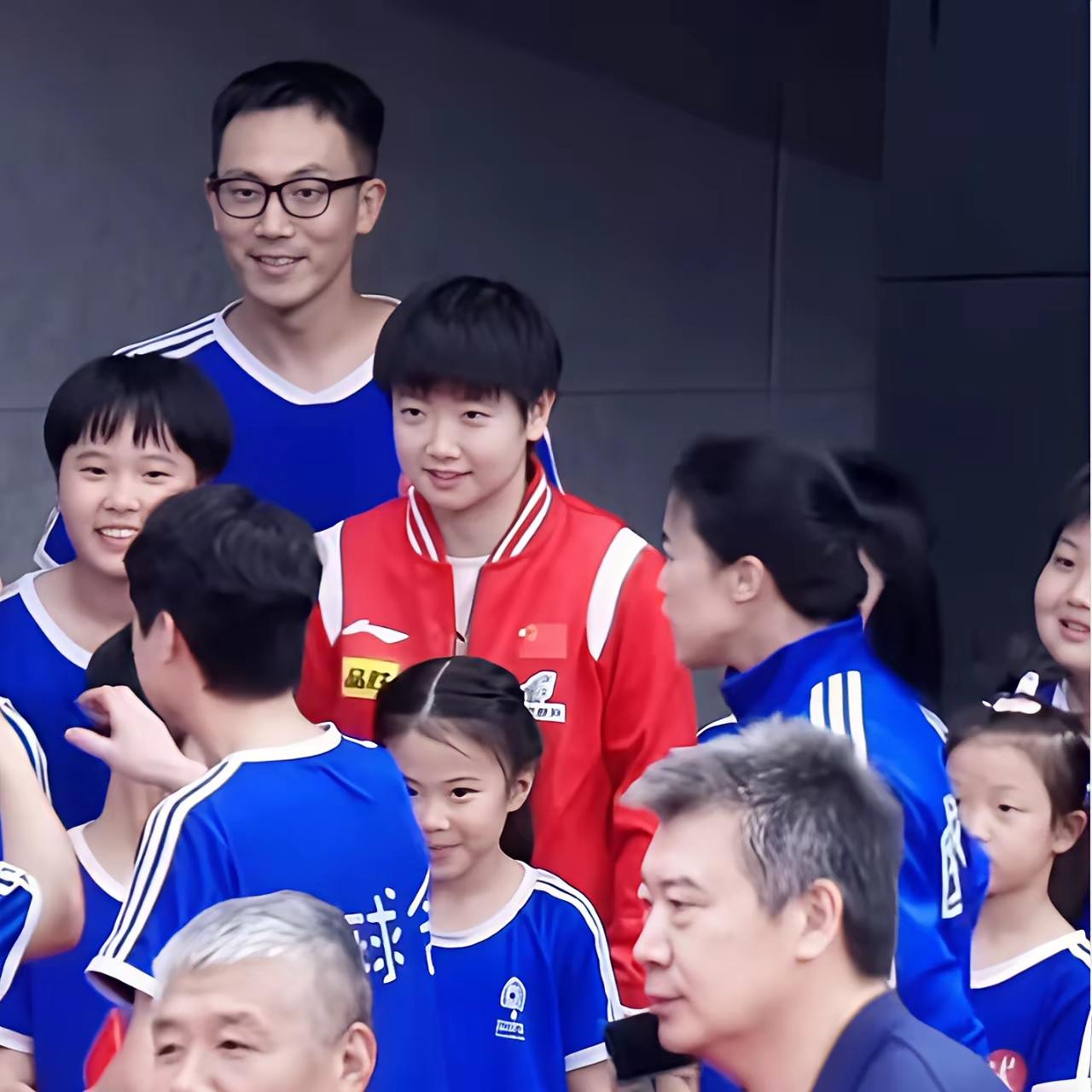 这张图不是P的，莎莎，王楠，李指，笑笑，都是我所想见的人！她们荟萃在一起，是幸福
