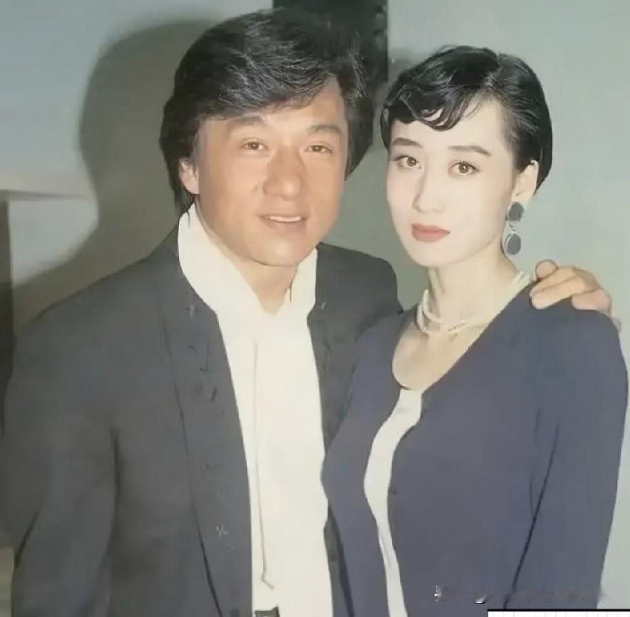 《双龙会》中成龙一人分饰两角，你觉得这个角色演绎得怎么样？