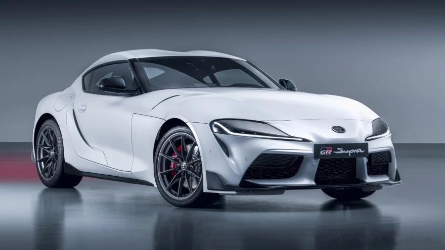左边SUPRA 右边86 中间这个叫什么？[允悲][允悲] ​​​