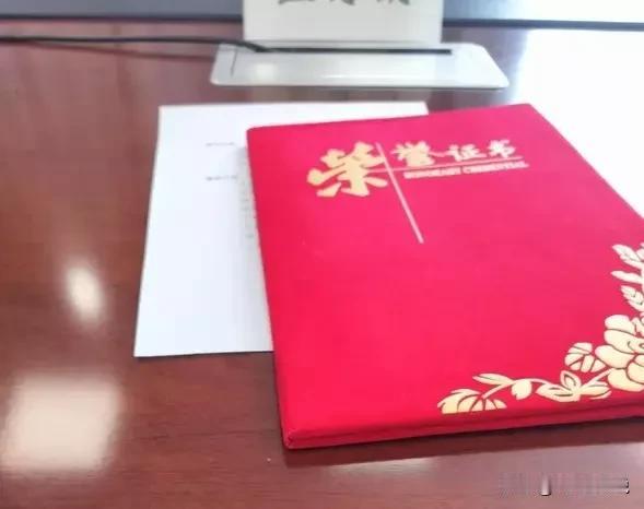 这周绩效面谈了一个“前”优秀员工，发现原来从优秀员工变成待优化人员，只差一个认可