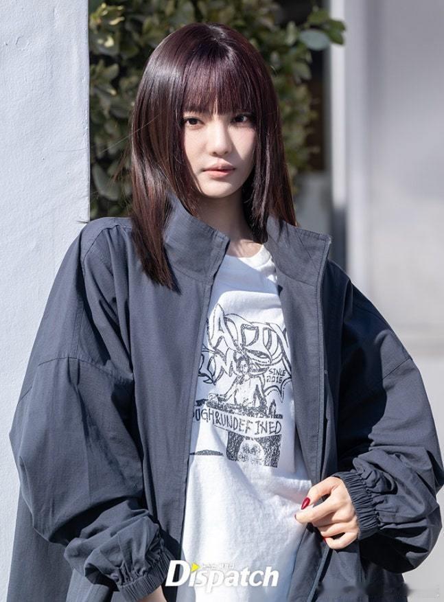 27日，aespa 成员宁艺卓 出席了某时尚品牌在首尔举行的宣传活动。 