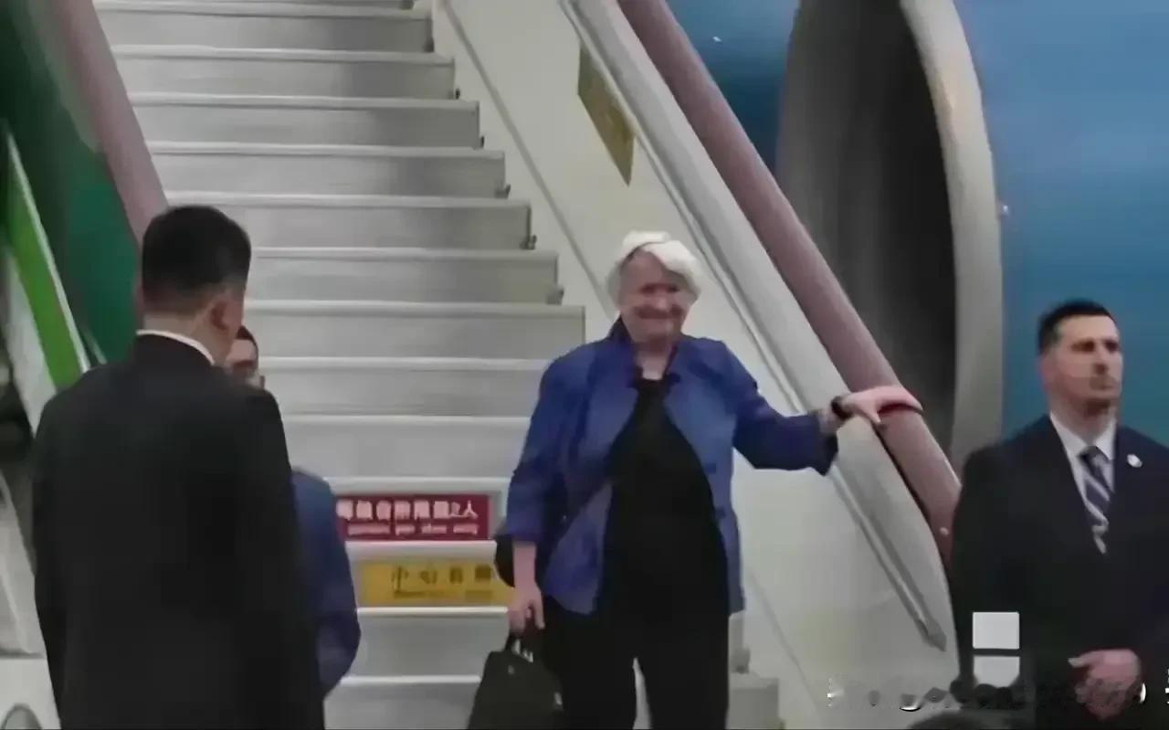 穿着平凡不代表内心的恶毒，美财长来中国“旅行”，谁信呀？
   美财政部长珍妮特