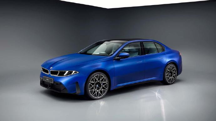 全新i3，一次经典的魔改？
期待的全新i3来了。
宝马的设计还得看轿车，新车延续