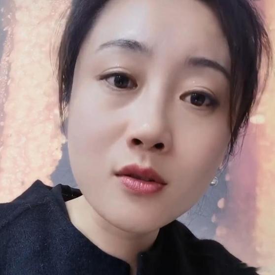 常雪莉是河北张家口一位很受欢迎的婚礼主持人，12月27日因一场交通事故不幸离世，