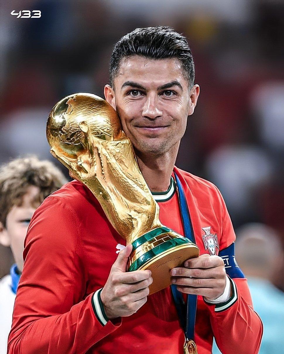 C罗说赢得世界杯不是我的梦想C罗：如果你问我“赢得世界杯是你的梦想吗？”，不，这