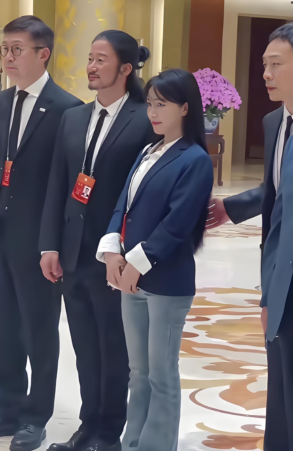 李子柒和艺人的区别在哪里？
如果是以前，说李子柒是网红估计没人会调理，但现在不一