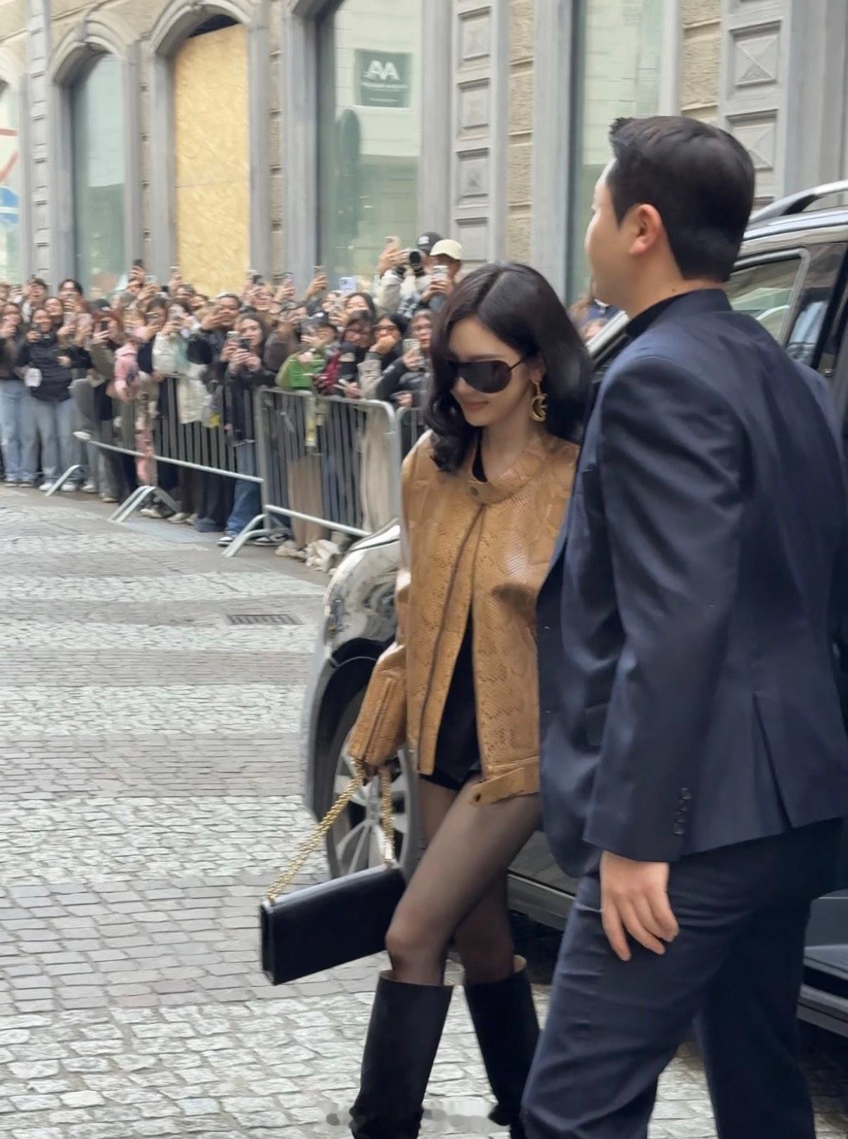 宁艺卓Gucci秀场造型宁艺卓走错车了 参见宁宁女王 