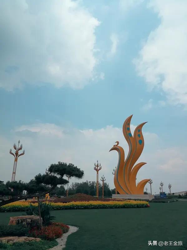 要在中国打造更多“寿光”，可从多方面借鉴其经验。
种业是关键，寿光国产蔬菜种子市