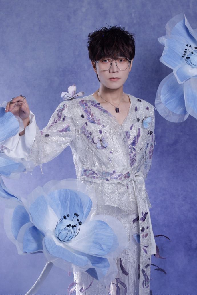 没上过几十年班说不出来王铮亮这话上班上到王铮亮都懂，发工资那天，简直就是打工人的