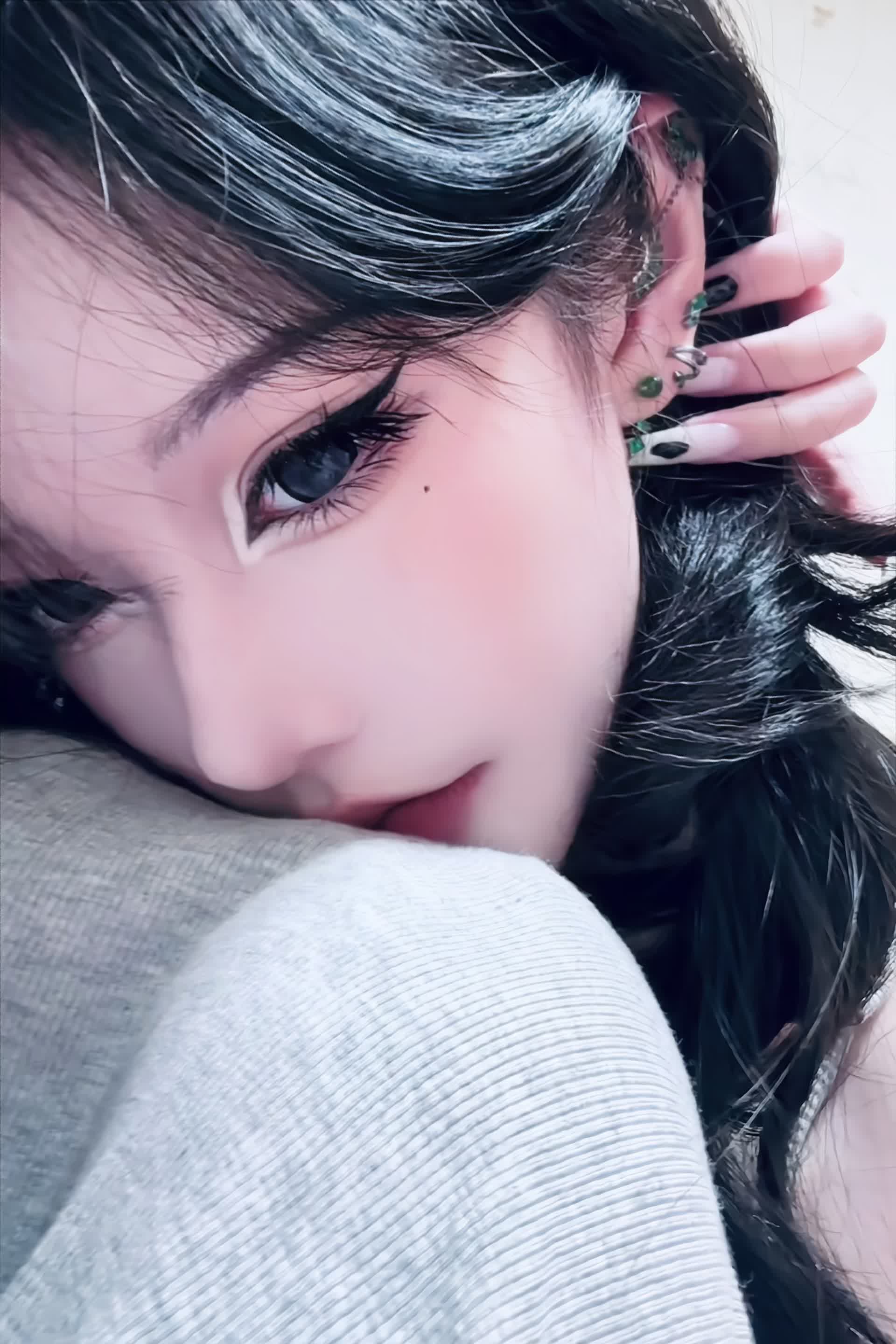 “那时嗔痴妄念蒙眼 总觉得你对我的好没有我对你的情真”