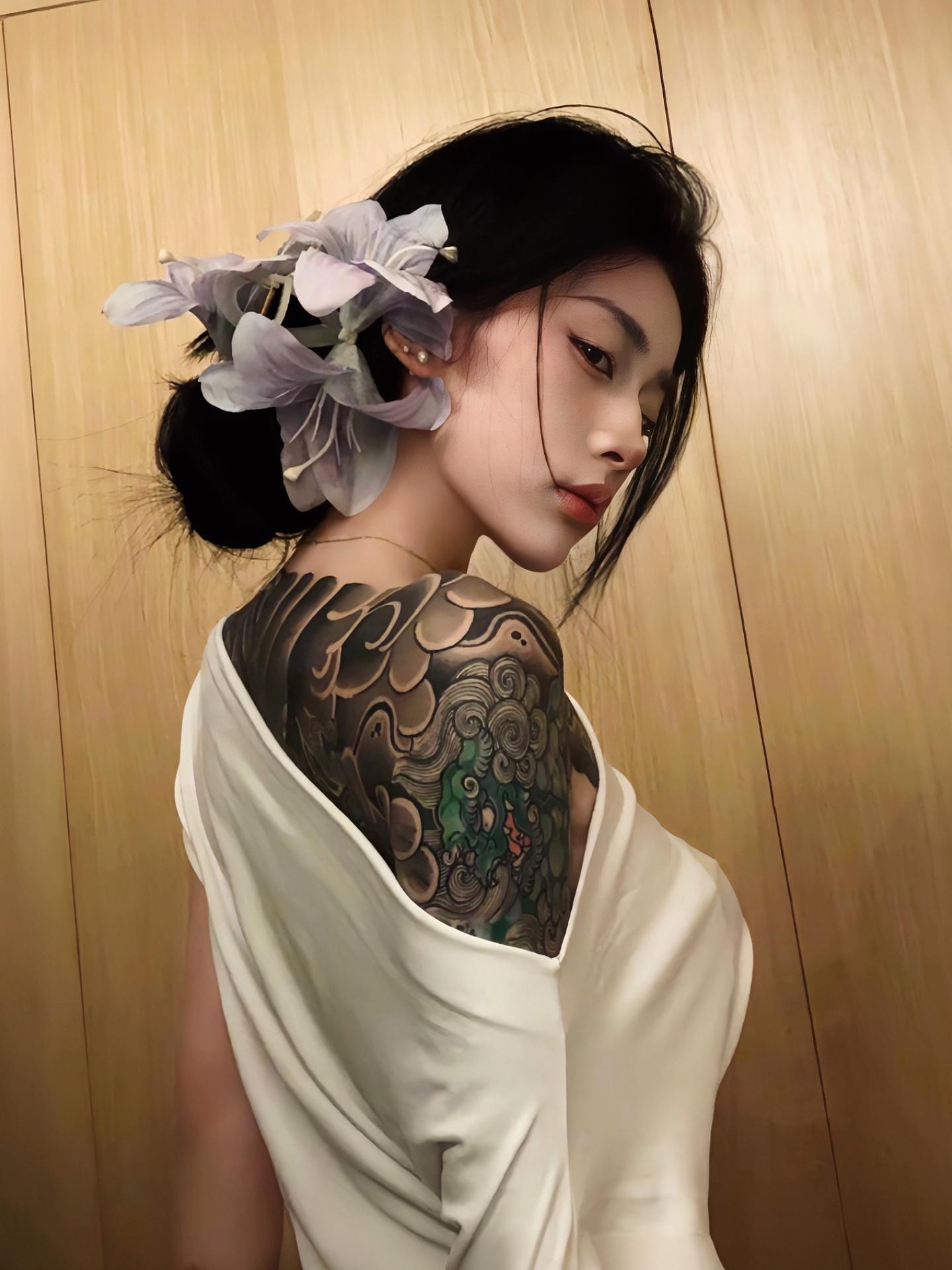 你那软绵绵的照片 就别配硬曲了