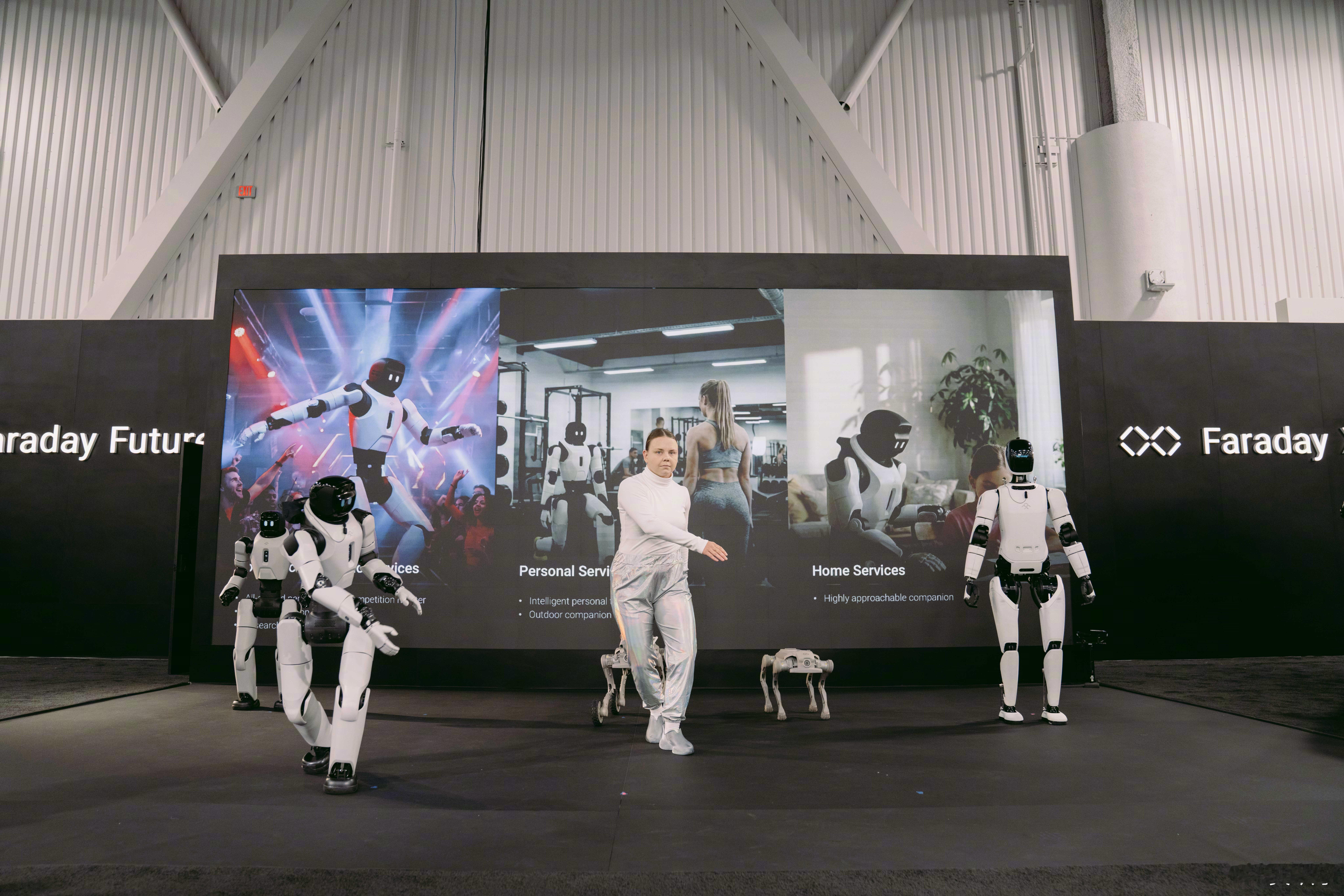 FF发布三大系列EAI机器人：Futurist系列是全尺寸职业型具身智能人形机器