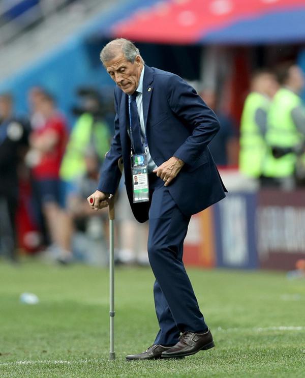 猜猜他是谁？
很多老球迷是否还记得，90年代末的那些熟悉的主教练名字，圭多林、马