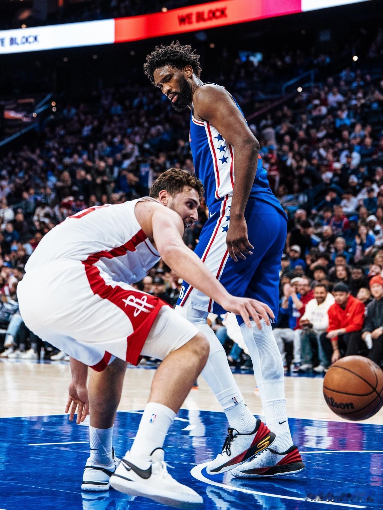 不得不说申京和恩比德的差距真是太大了！

1、申京——火箭二当家，首发中锋，23