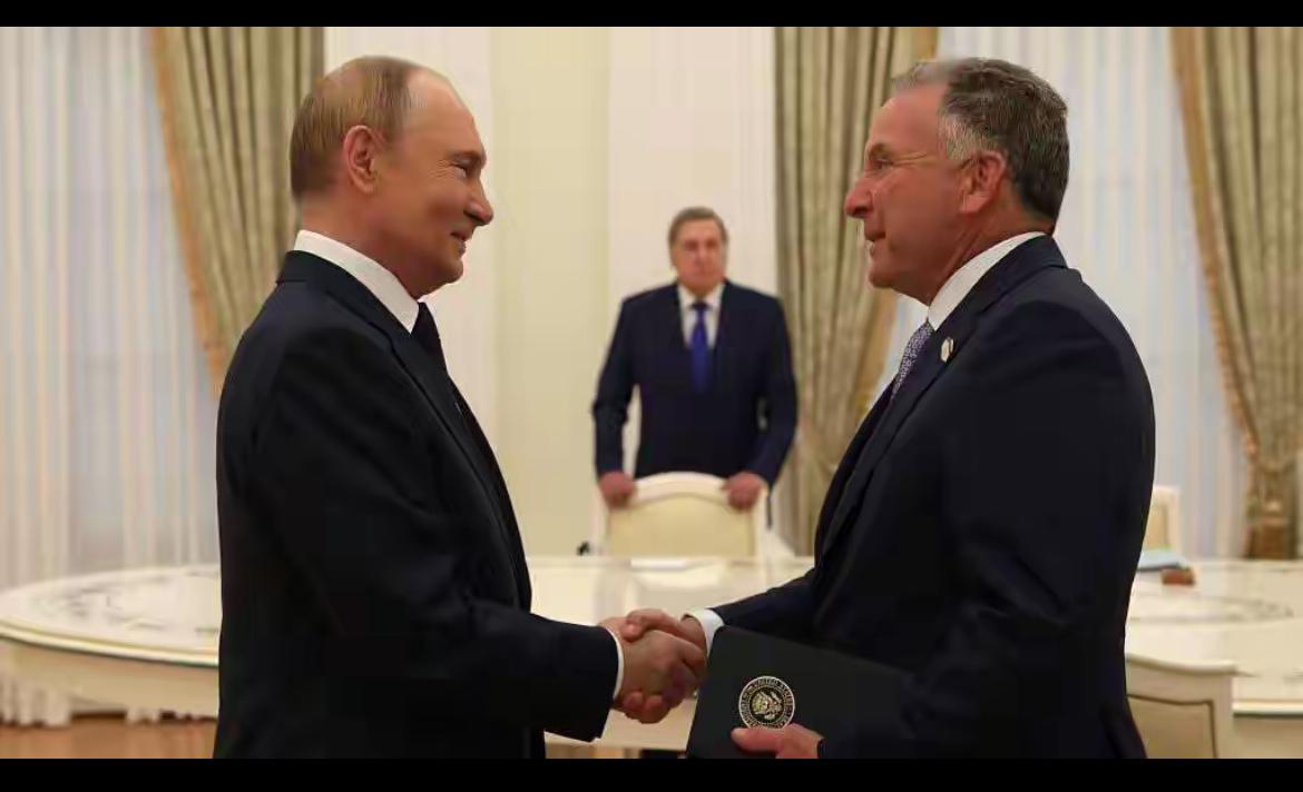 特朗普为什么这么热衷俄乌停战，而为是让乌克兰割地求和屈辱的停战。
华尔街报道，特