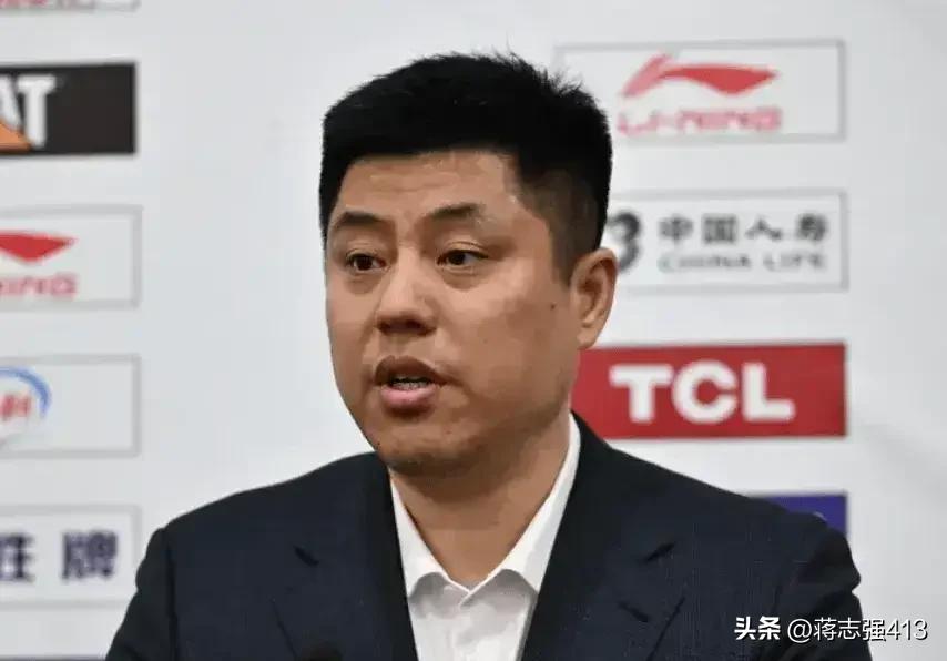 第一，用陈鹏宇迪的作用是干什么，上去7分钟5犯规。
第二，休赛期为什么引进的刘东