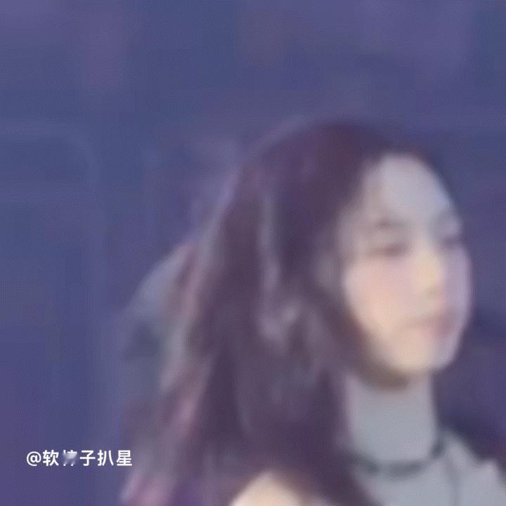 #柳智敏#：你好呀！被发现后：滚！！！柳智敏舞台表情管理那么好的人都这么明显的看