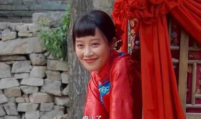 蓝盈莹就差一个“最佳女配”的奖项了，名气也有，口碑也有，综艺里的表现，角色的讨论