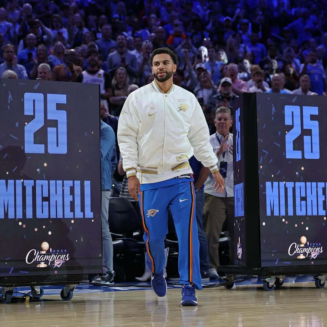 米切尔晒照回顾戒指之夜：有趣的夜晚💍雷霆双加时战胜火箭亚历山大mvp成色真足啊