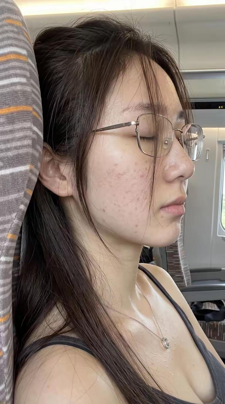 除了脸上的痘痘外，其他条件都不错的。可就是一直没有男朋友，这样的事情怎么越来越多