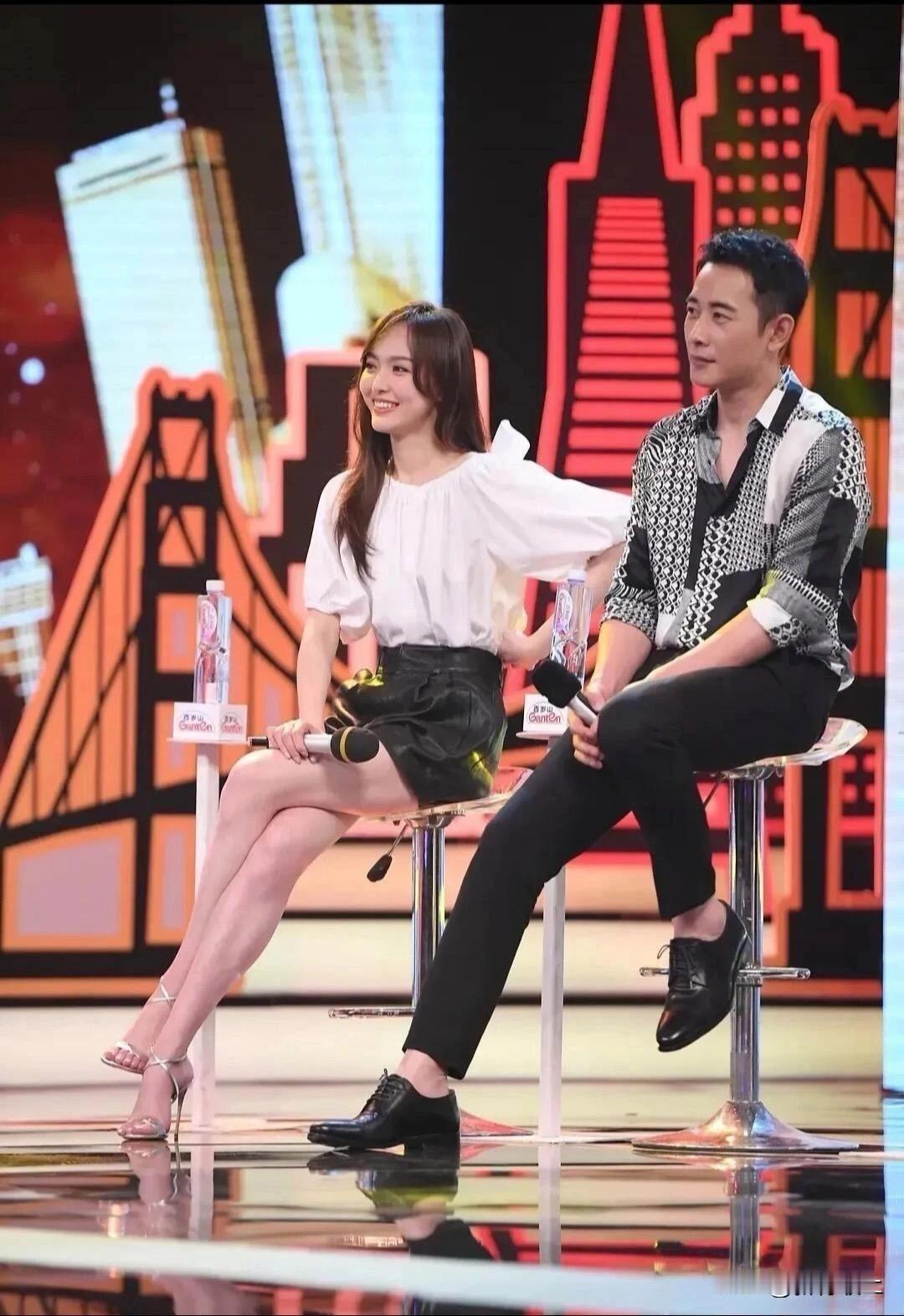 唐嫣被传离婚了，
不是因为她养不起家，
而是因为常年见不到面的日子，连基本的情感