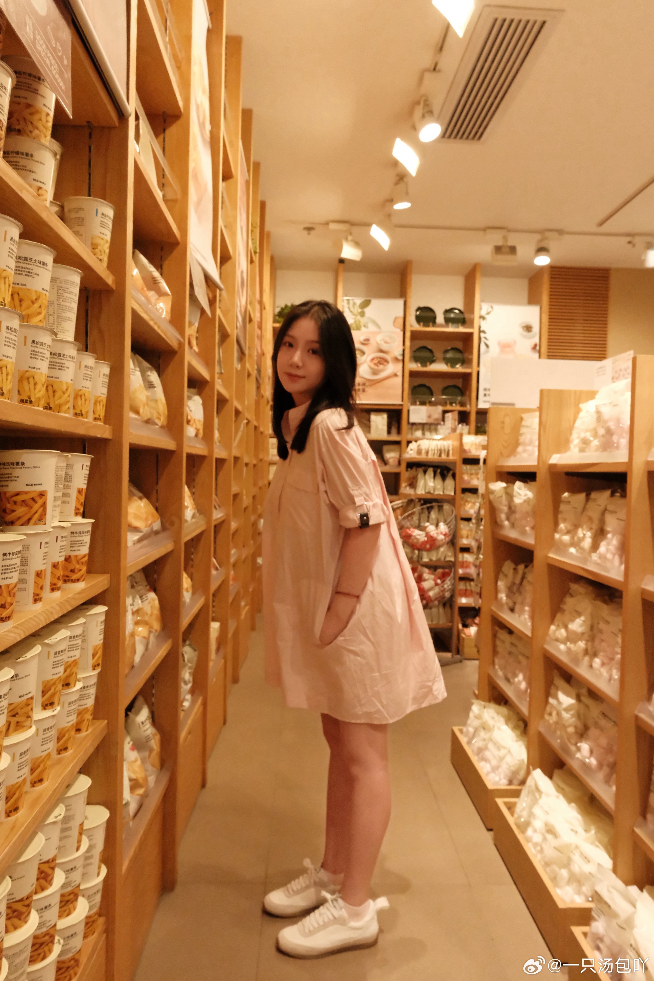我是去买不锈钢盆的，零食一个都没拿