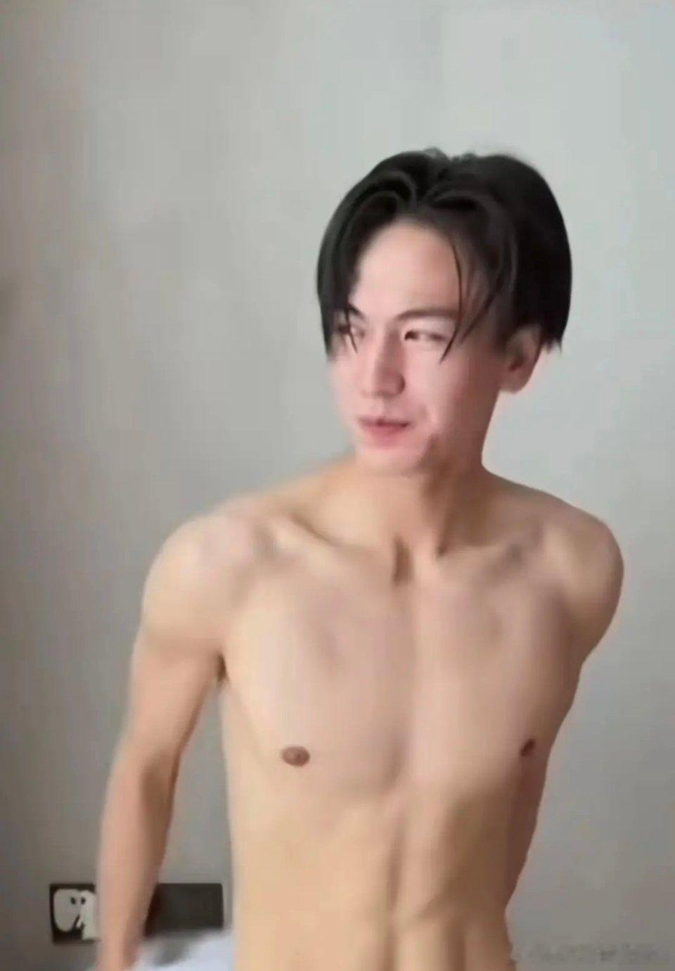 这身材好不行，对不起，我一眼就看到了身材 