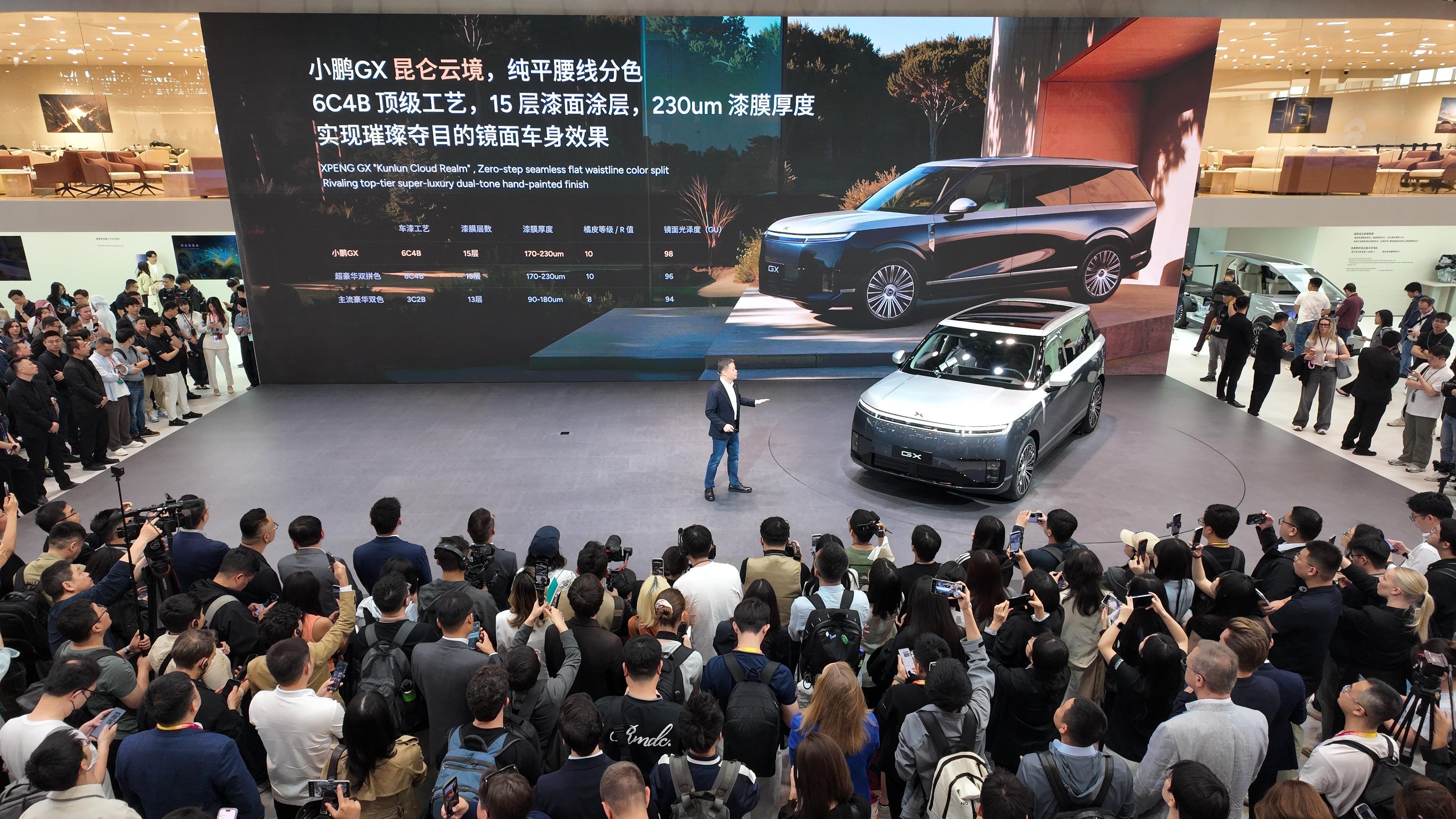 这次北京车展小鹏展台的明星依然是小鹏GX最大的特点：小鹏GX突破三排座SUV“不