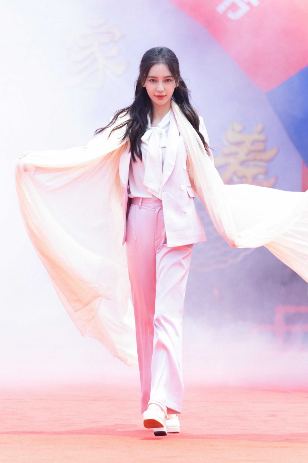 angelababy angelababy 我笔下的春写的是你，写下黄昏与你重逢