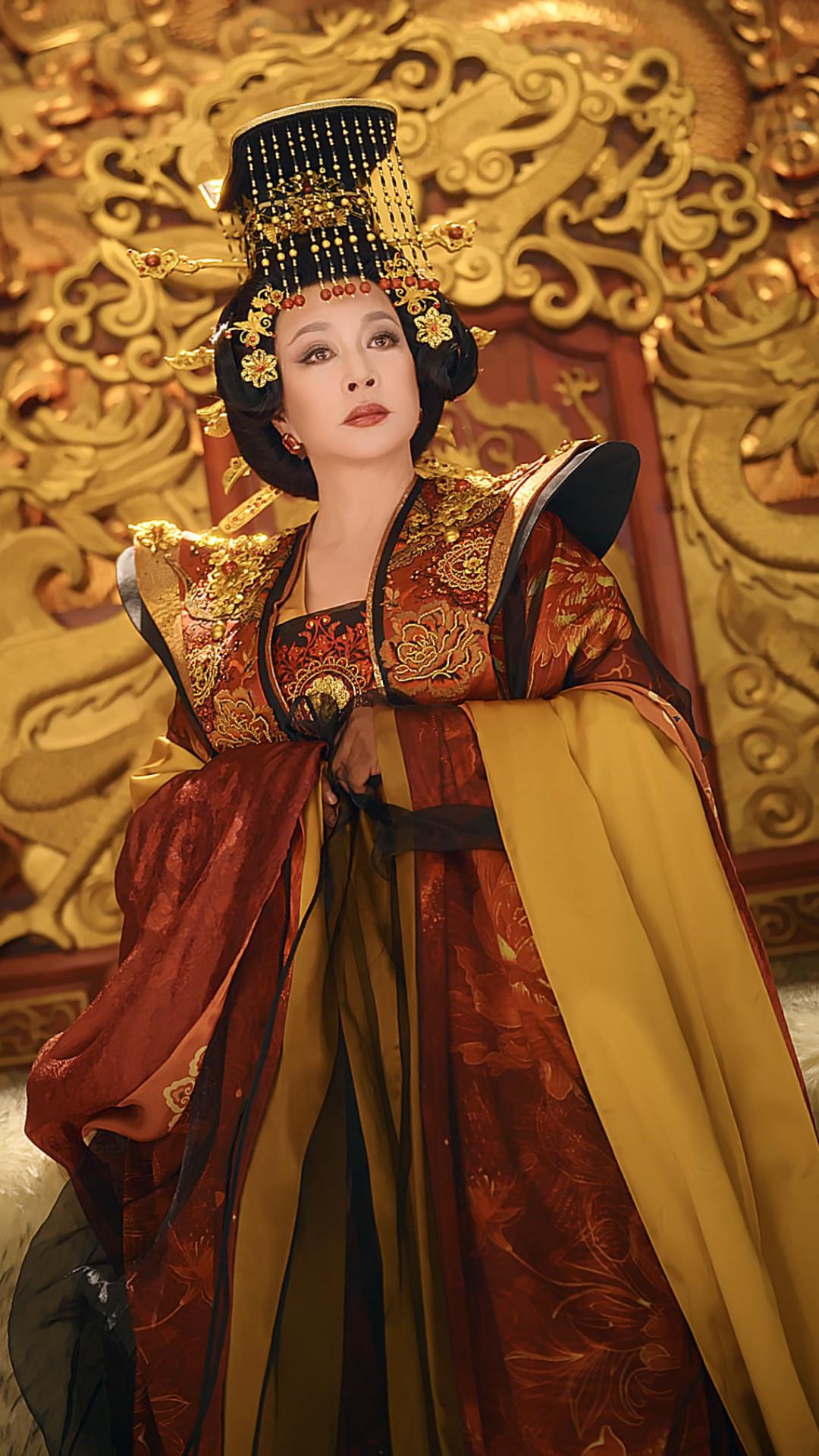 705 年，武则天弥留之际，对着守在床前的李显，留下了三道遗命：第一，去帝号，称