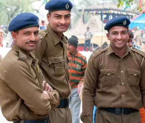 从中国运往巴基斯坦的精密机床，在印度港口被扣了。扣了就扣了吧，结果上海海事法院一