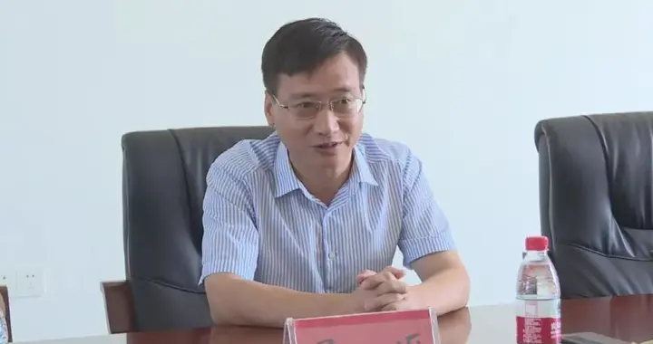 副县长拉拢6名公职人员，组建“七兄弟吃喝圈”，长期接受打牌掼蛋等“保姆式”服务