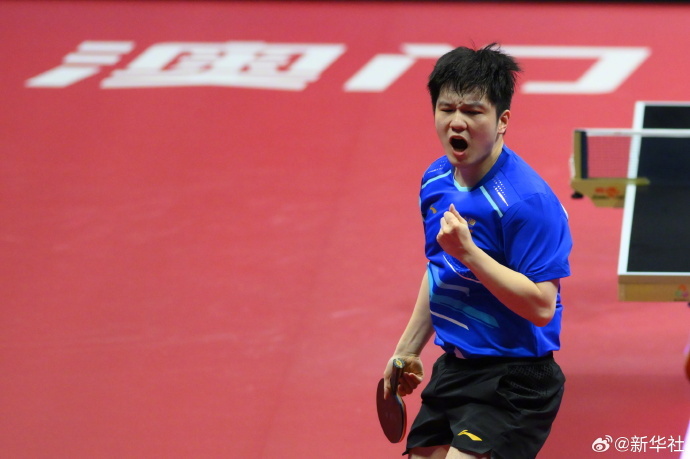 【】11月15日，第十五届全国运动会乒乓球项目在澳门展开男单半决赛的争夺，上海队