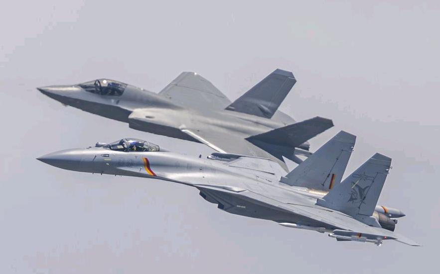 一切从实战出发，歼16战机的超级机堡，非常震撼。
在我国的公开报道中，歼16系列