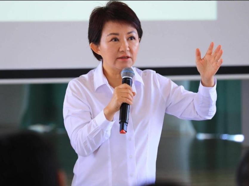 郑丽文回到台湾后，卢秀燕表态来了，卢秀燕表示：“郑丽文出访大陆是圆满成功的，呼吁