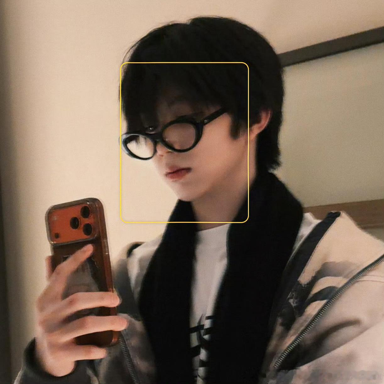 陈奕恒521自拍 陈奕恒521就这样丢下一组帅照就跑！黑框眼镜+贝雷帽+live
